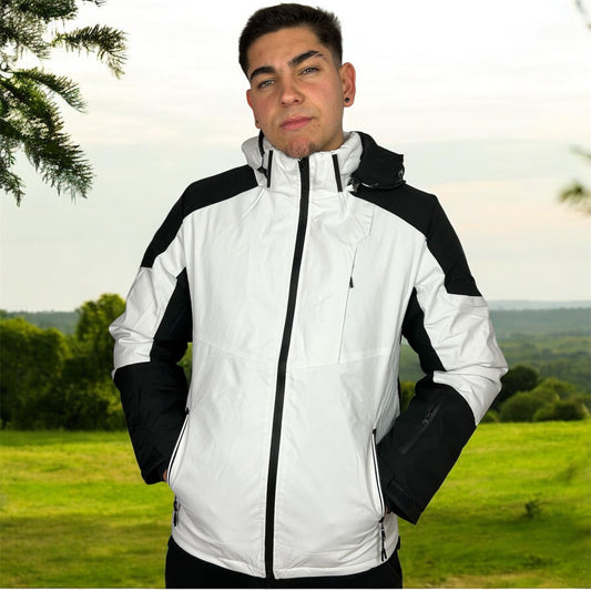 Chaquetón blanco y negro con capucha