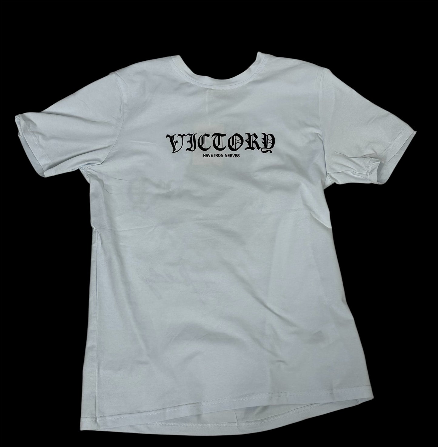 Camiseta Victory blanca silla