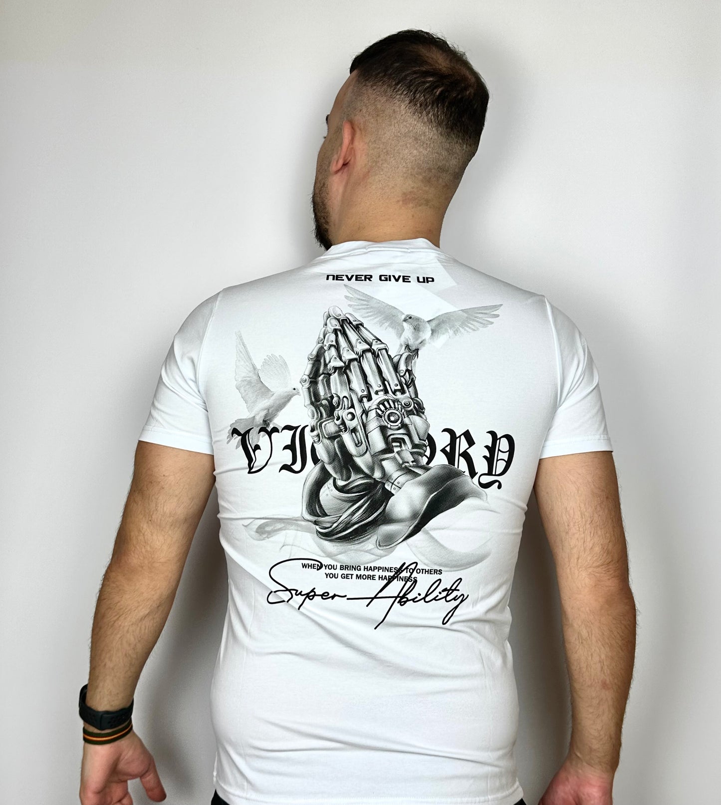 Camiseta Victory blanca silla