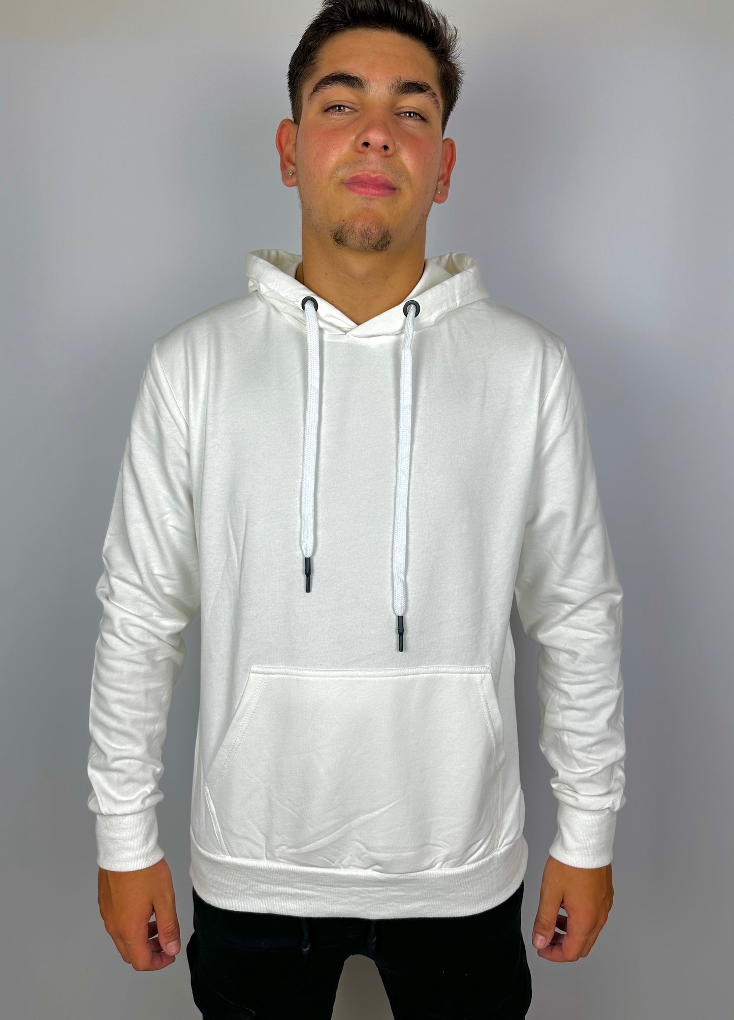 Sudadera blanca con capucha