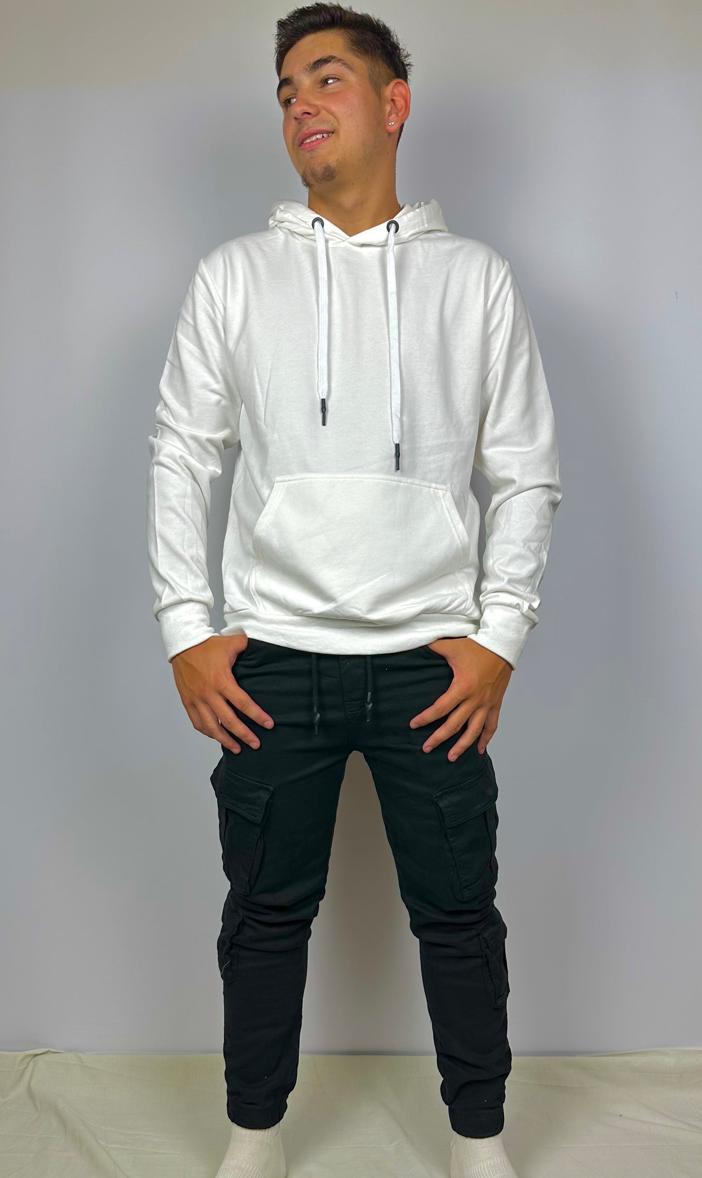 Sudadera blanca con capucha